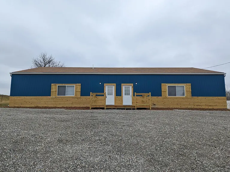 700 W 40th Hwy #1-4 — Photo 1