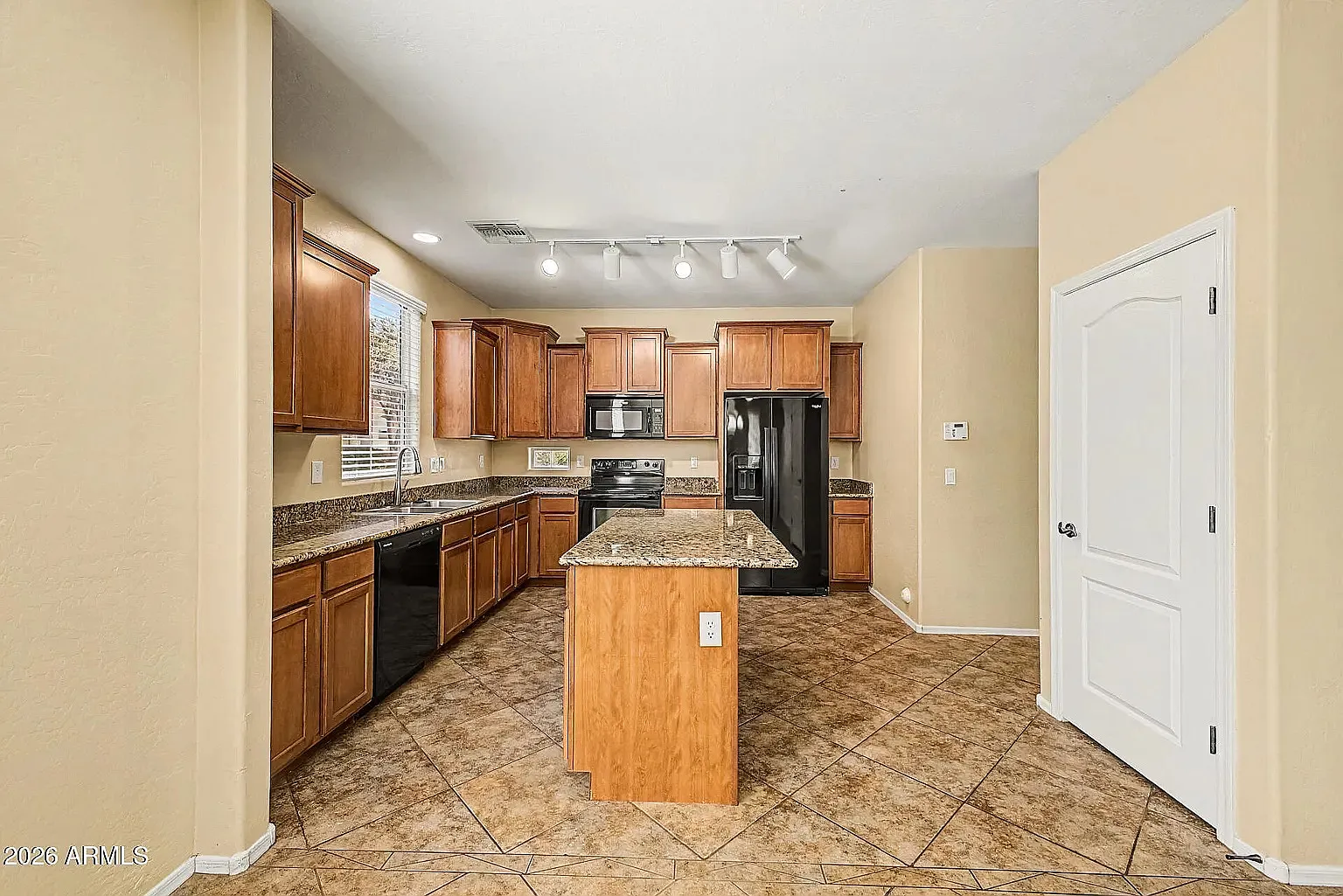 3 bed, 2.5 bath, 1418 sqft, $2,275 — Photo 4