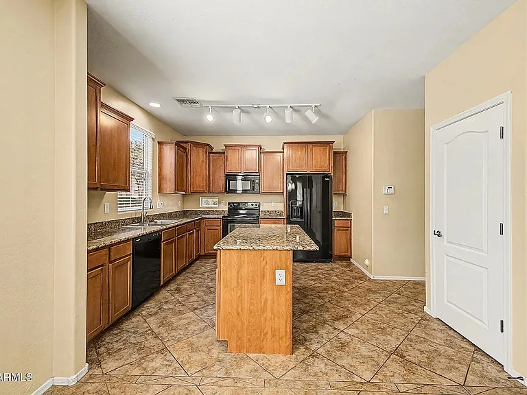 4342 E Carla Vista Dr — Photo 4
