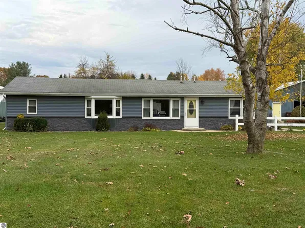4903 E Valley Rd, Mount Pleasant, MI 48858