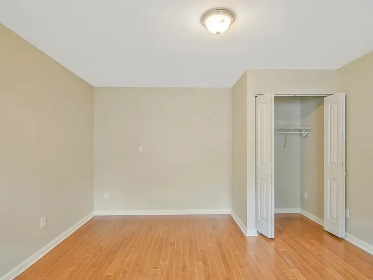 109 Knightwood Dr — Photo 2