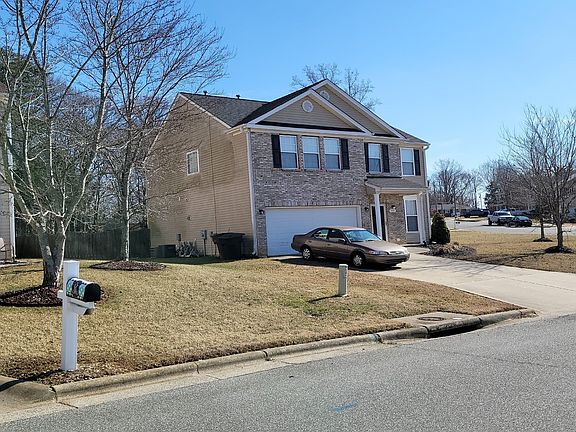 3rd image of 1900 Briar Run Dr