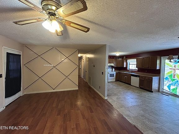 3rd image of 535 Mockingbird Dr