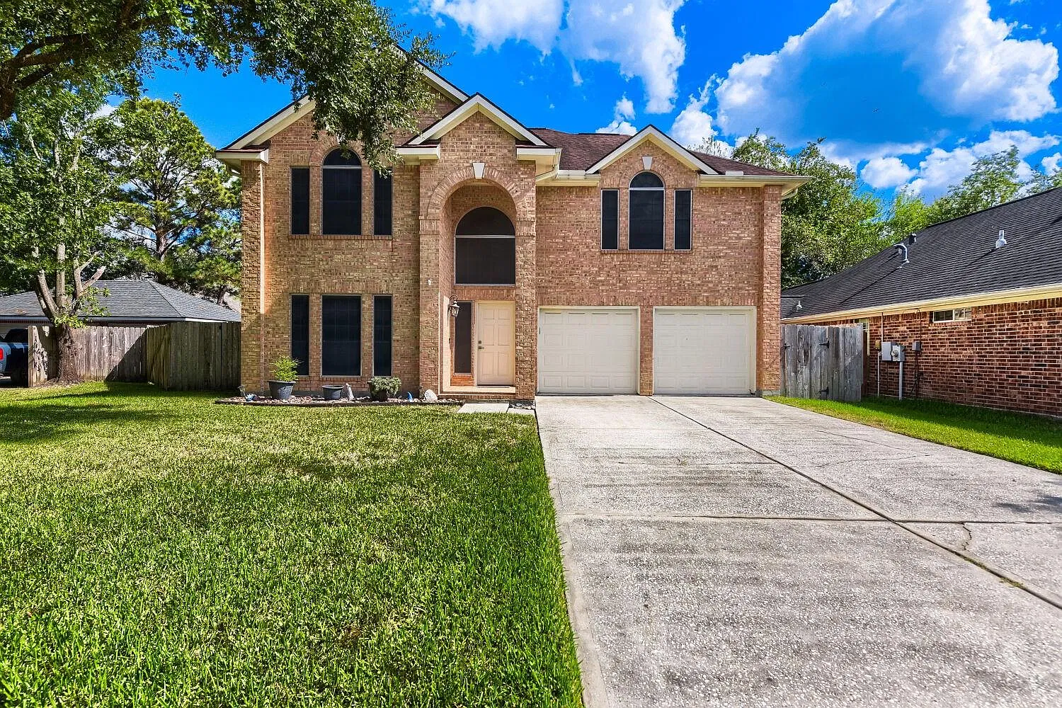 3 bed, 2.5 bath, 2494 sqft, $2,500 — Photo 2