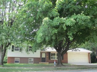 2944 Fairlawn Dr, Columbus, IN 47203