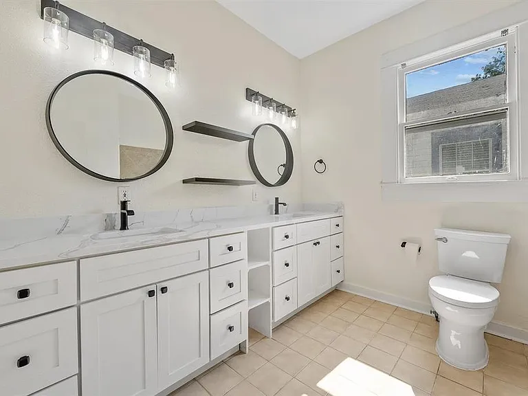 610 W 35th St #B — Photo 10