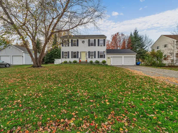 10 Independence Avenue, Hampden, ME 04444