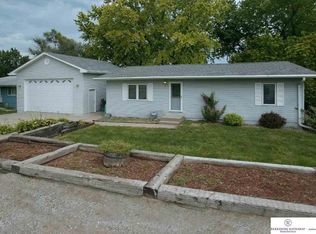 5829 S 52nd St, Omaha, NE 68117