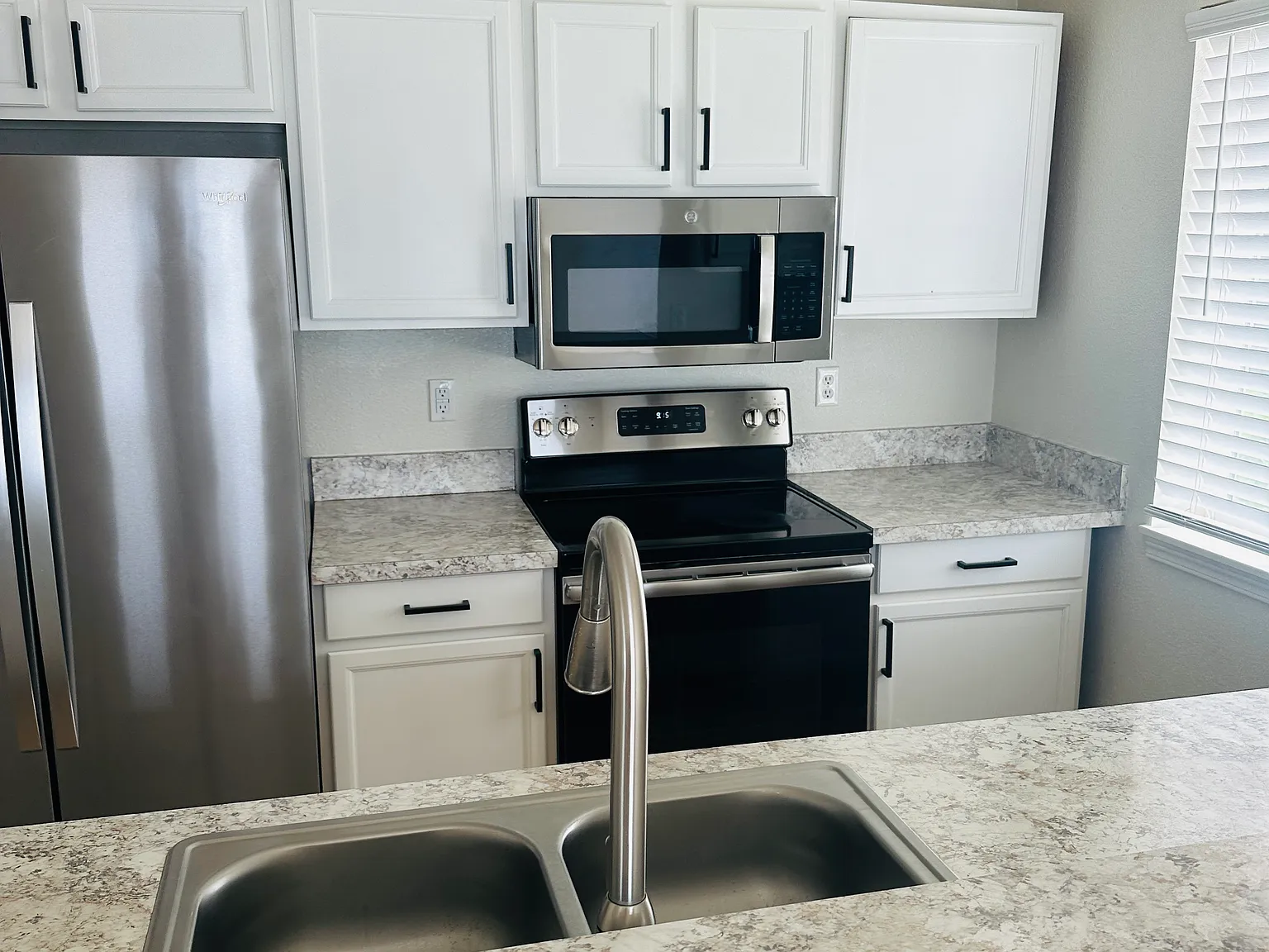 2 bed, 2.5 bath, 1135 sqft, $1,800 — Photo 1
