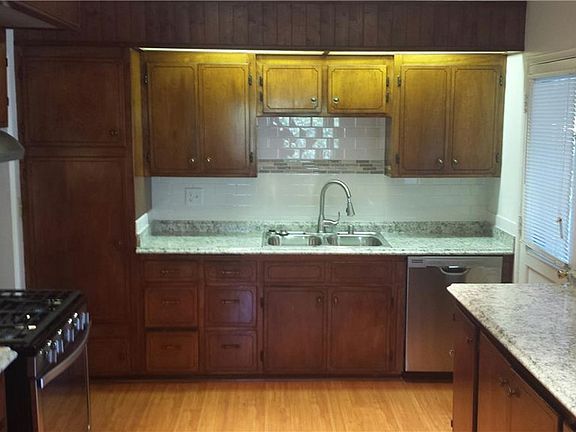 4th image of 7114 Buchanan Ave