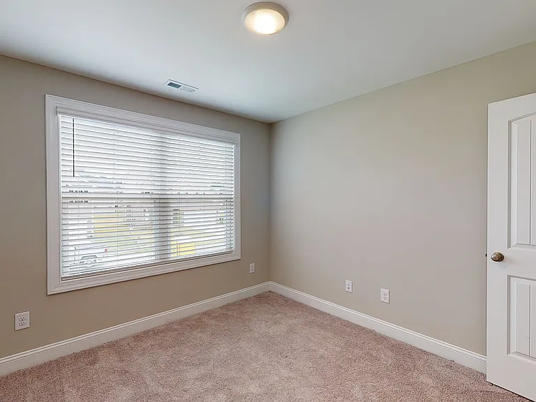 150 Hanover Ct — Photo 12