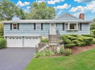 16 Rebecca St, Trumbull, CT 06611