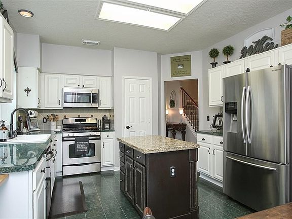 5th image of 18170 Holly Forest Dr