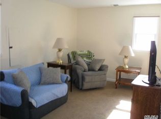 148 Blydenburg Ave, Smithtown, NY 11787