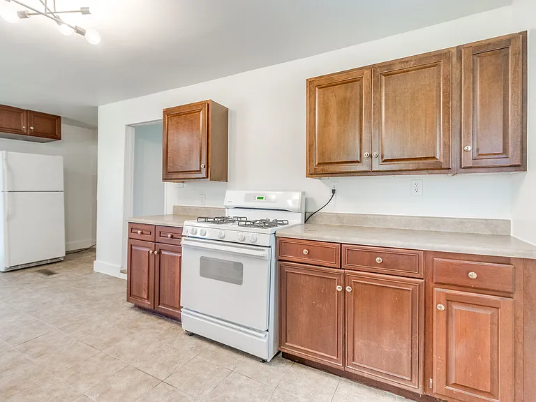 425 E Eufaula St — Photo 13