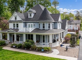 976 River Rd, Youngstown, NY 14174