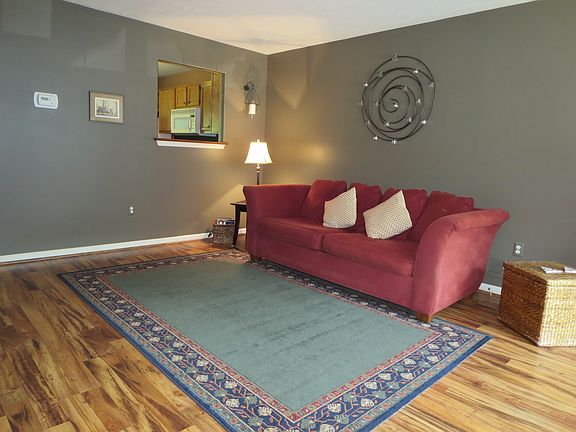 Living Room has laminate hardwood floors