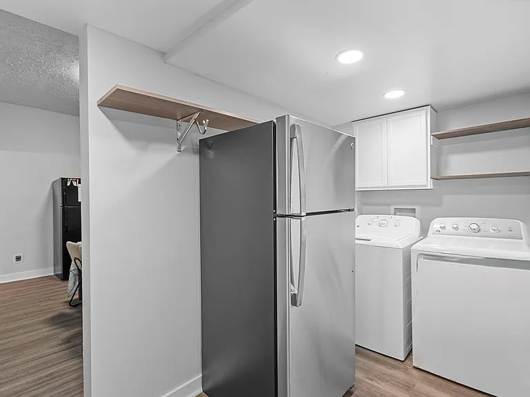 1043 N Holmes Ave — Photo 20
