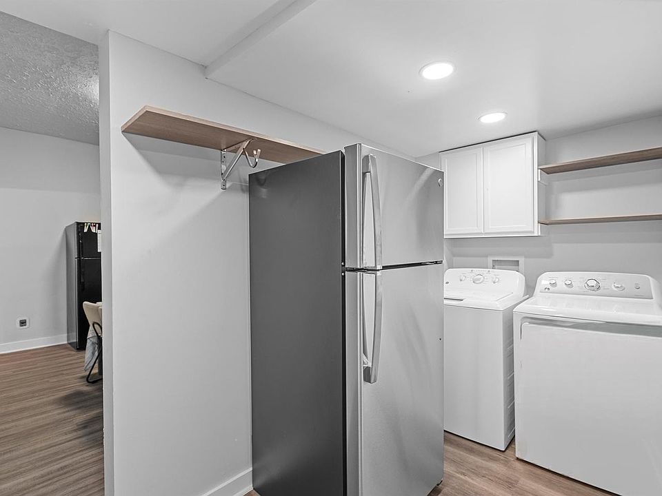 1st image of 1043 N Holmes Ave #18105487
