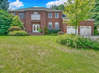 2 Magnolia Ct, Matawan, NJ 07747