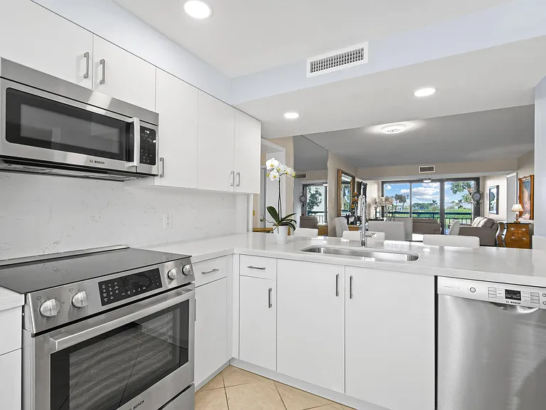 501 S Seas Dr #206 — Photo 9