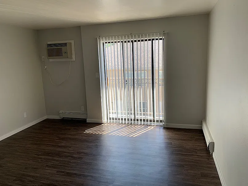 3 bed, $1,816 — Photo 4