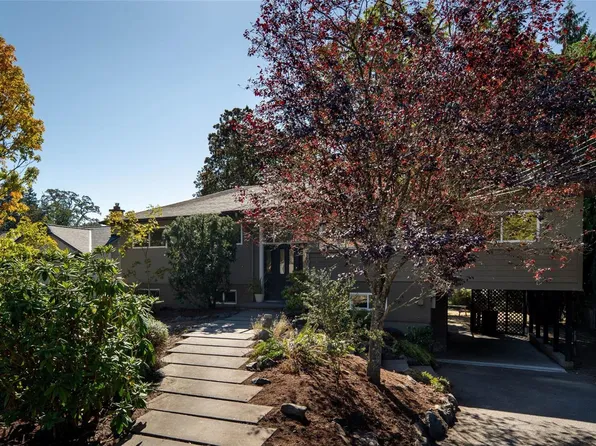 1055 Clarke Rd, Central Saanich, BC V8M 1C7