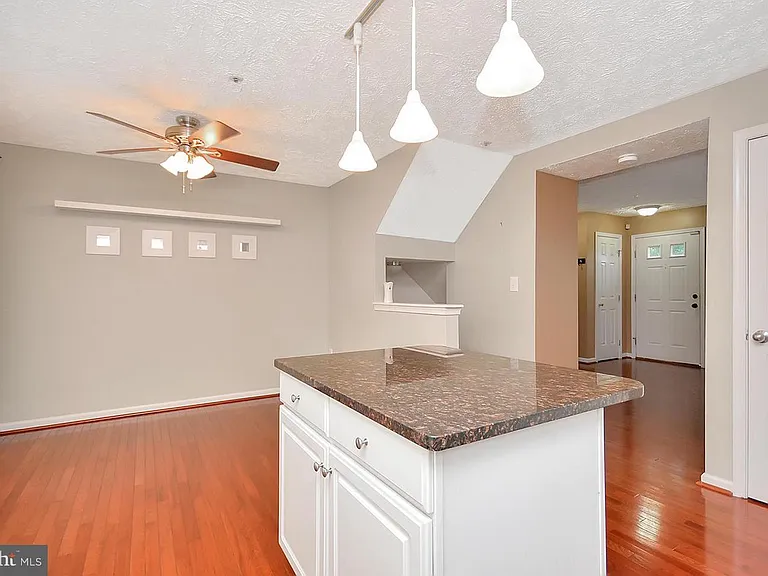 7810 Foxcove Ct — Photo 12