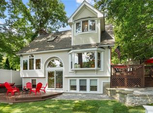 8 Totem Pole Trl, Smithfield, RI 02917