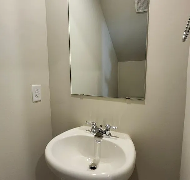 655 Mackenzie Cv — Photo 6