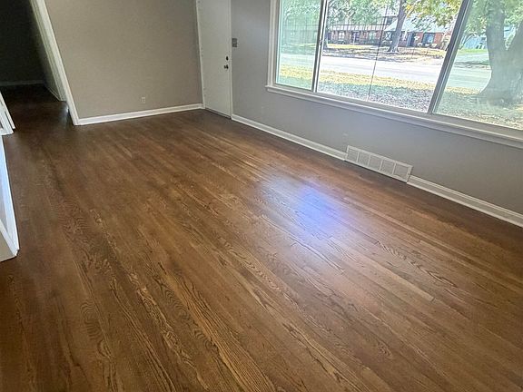 5th image of 959 Colonial Rd