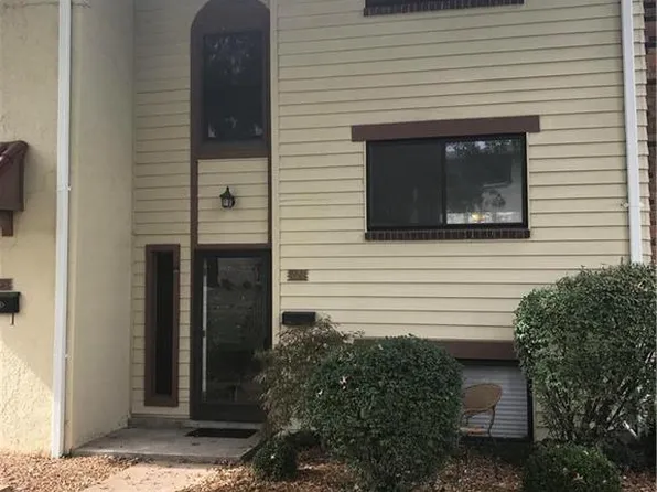 124 Carmel Woods Dr, Ballwin, MO 63021