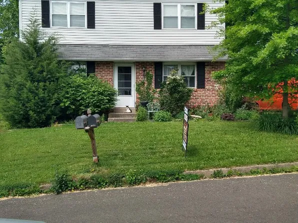 150 Lamplight Ln, Hatboro, PA 19040