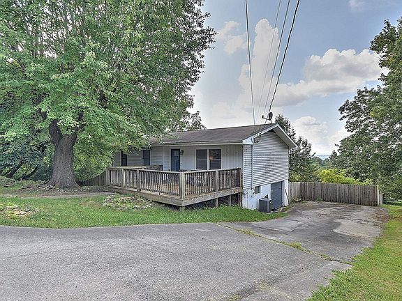 4th image of 1837 Mountain View Ave