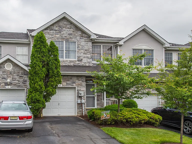 30 Emily Pl — Photo 3