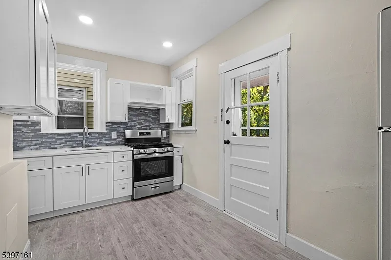 Building Photo - 625C Spruce Ave #C