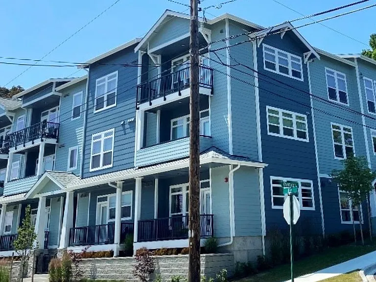 1513 E St — Photo 12
