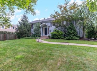8 Briarwood Rd, Florham Park, NJ 07932
