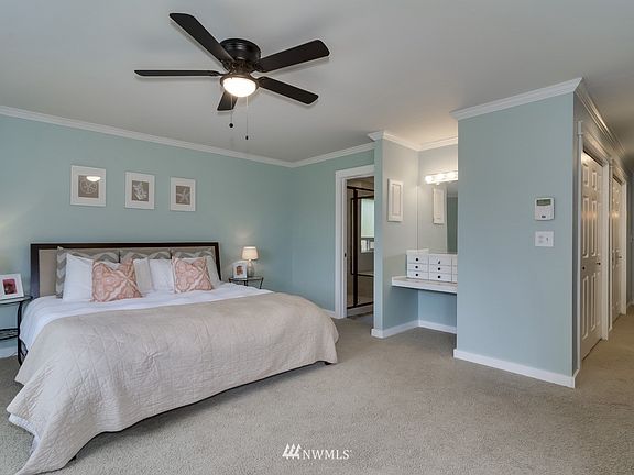 3rd image of 10705 E Lake Joy Drive NE