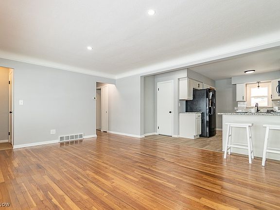 4th image of 1660 Dennis Dr