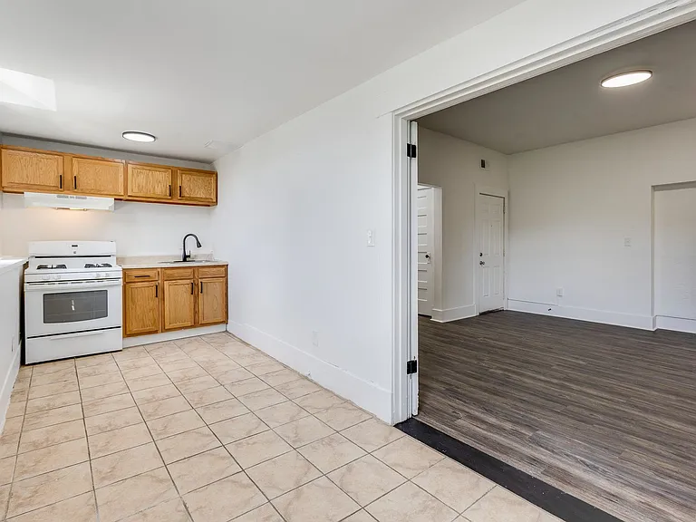 01 - 705 Brownsville — Photo 8