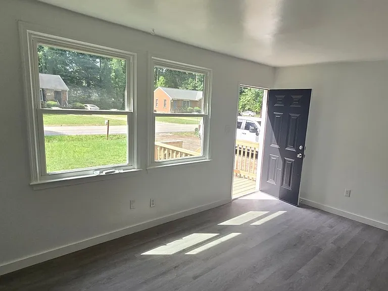 4422 Baxter Rd — Photo 2