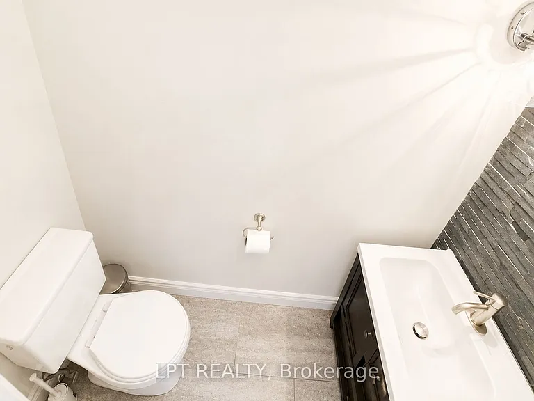 100 Burrows Hall Blvd #63 — Photo 7