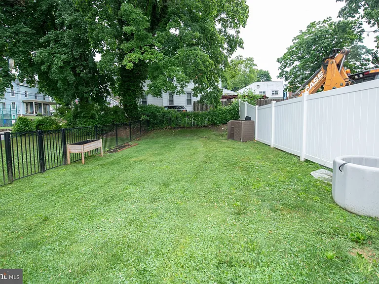 225 Old Soldiers Rd #B — Photo 33