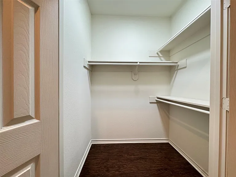 3811 Stockbridge Dr — Photo 9