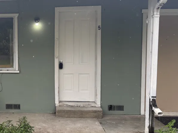 1761 Rogue River Hwy #5, Grants Pass, OR 97527