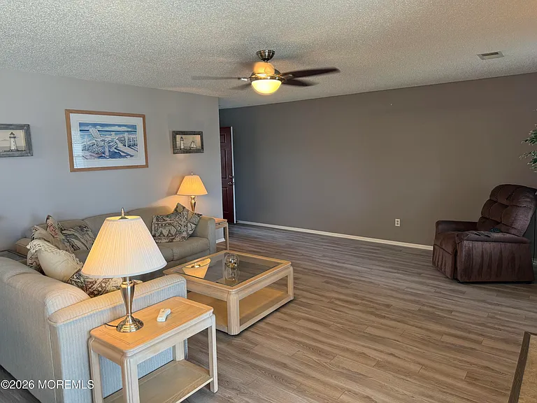 113 Waters Edge Dr — Photo 3