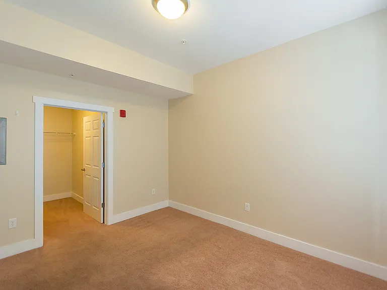 632 N College Ave — Photo 21
