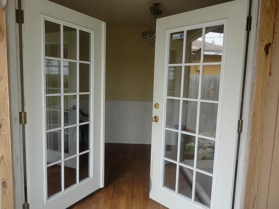 3 bed, 1.5 bath, 1071 sqft, $1,675 — Photo 2