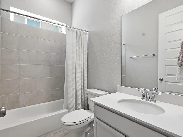 2419 Driftwood Trl — Photo 13